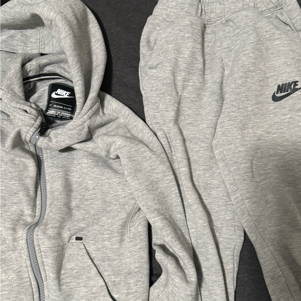 Nike Heather Gray Hoodie and Joggers Set size 4T